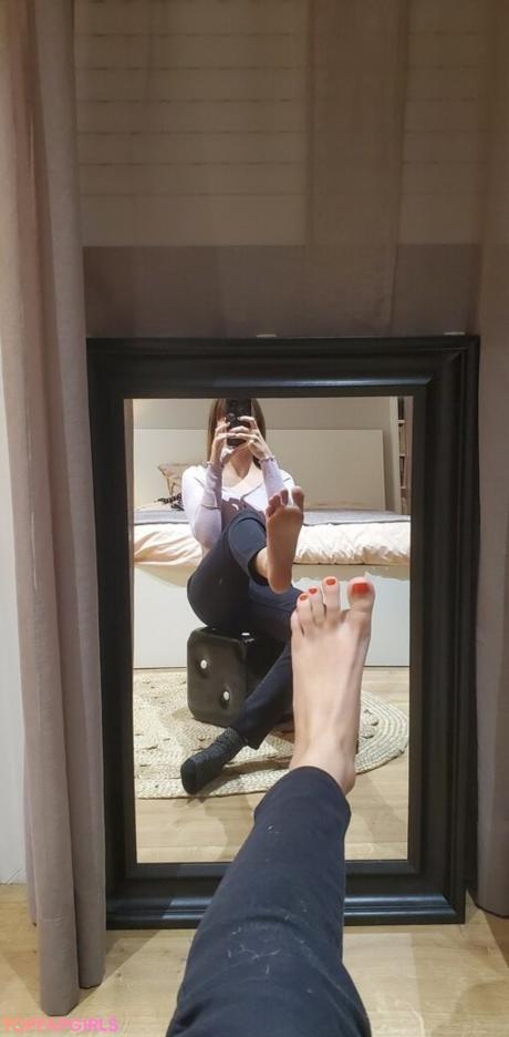 Alicefrenchfeet nude leaked OnlyFans photo #395