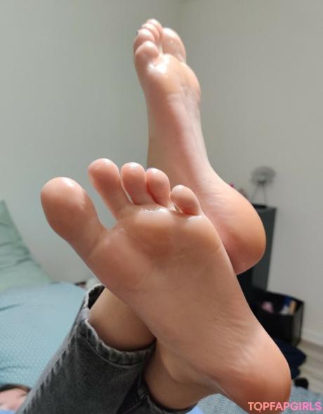 Alicefrenchfeet nude leaked OnlyFans photo #57