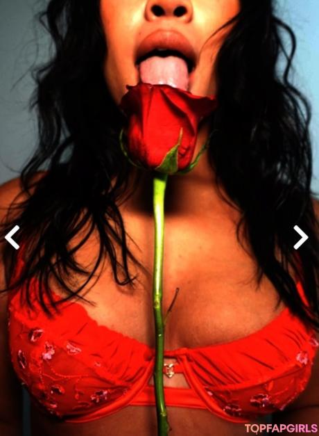Julia nude leaked OnlyFans photo #12