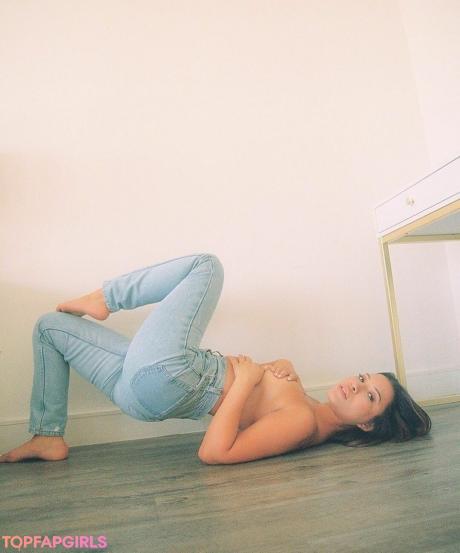 Julia nude leaked OnlyFans photo #22