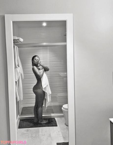 Julia nude leaked OnlyFans photo #238
