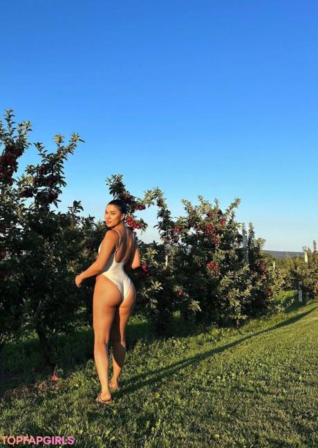 Julia nude leaked OnlyFans photo #678