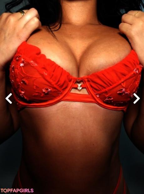 Julia nude leaked OnlyFans photo #8