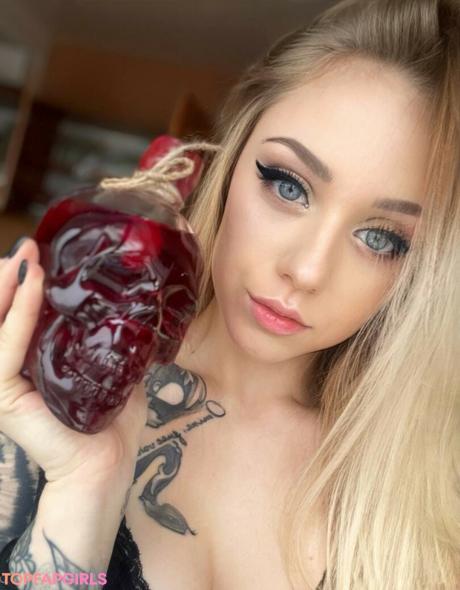 Alinaaboom nude leaked OnlyFans photo #10