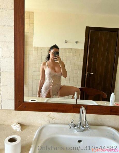 La nude leaked OnlyFans photo #13
