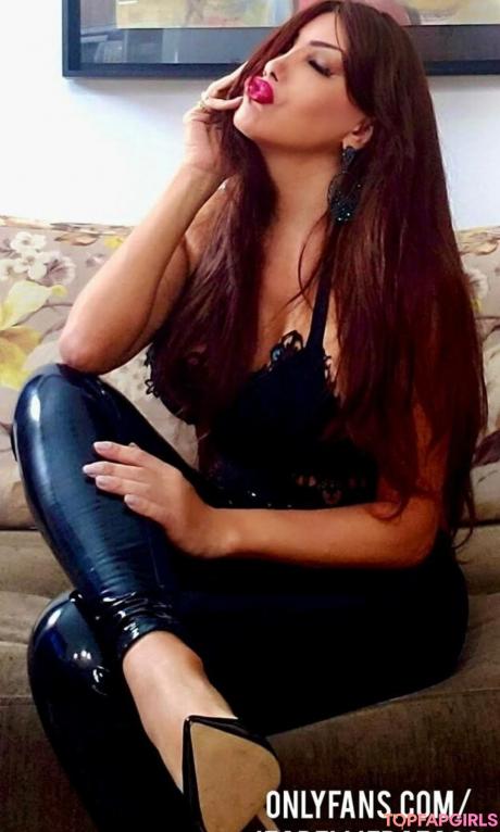 Izabelli nude leaked OnlyFans photo #10