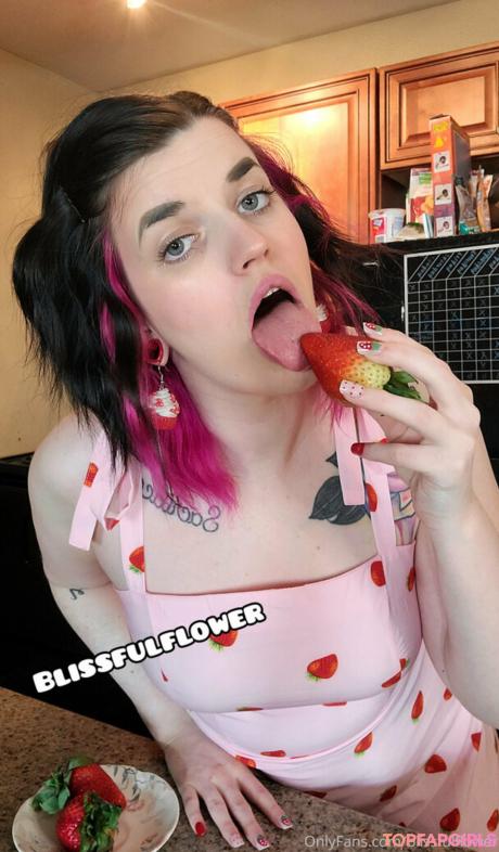 Blissfulflower nude leaked OnlyFans photo #15