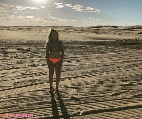 Wears nude leaked OnlyFans photo #119