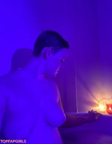 Hunnybeesarecool nude leaked OnlyFans photo #2