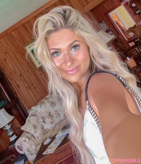 Alyssa nude leaked OnlyFans photo #2