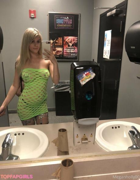 Meganholly00 nude leaked OnlyFans photo #18