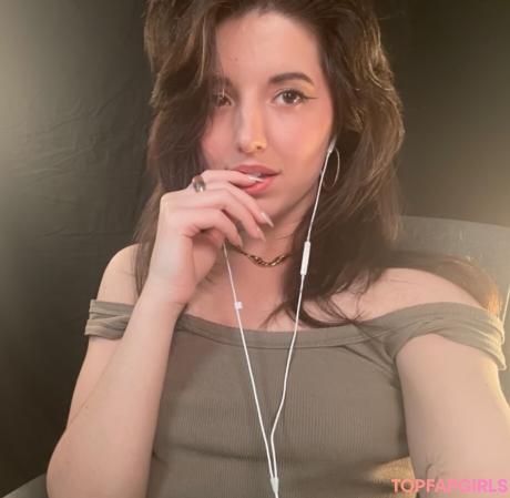 Slight nude leaked OnlyFans photo #13