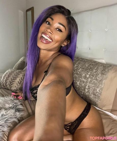 Ariane nude leaked OnlyFans photo #1