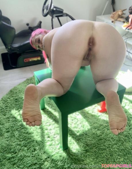 Home-alone-mum nude leaked OnlyFans photo #117