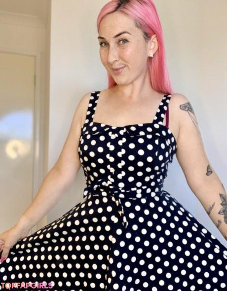 Home-alone-mum nude leaked OnlyFans photo #127