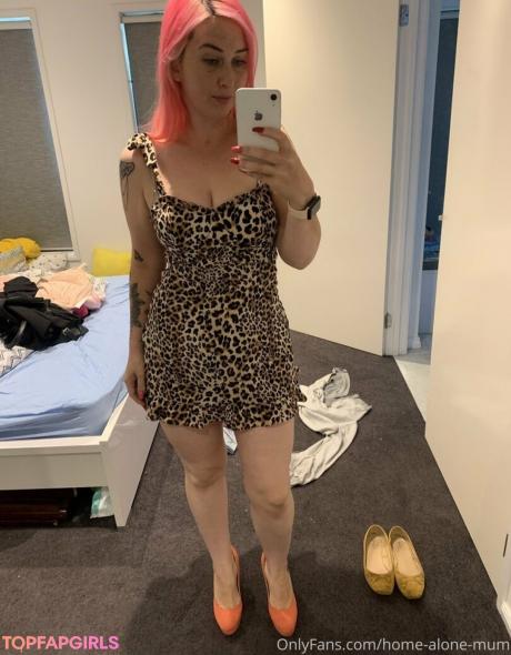Home-alone-mum nude leaked OnlyFans photo #138