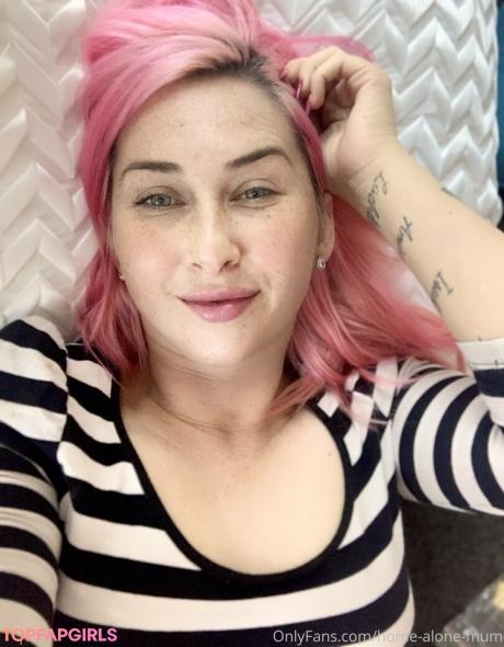 Home-alone-mum nude leaked OnlyFans photo #151