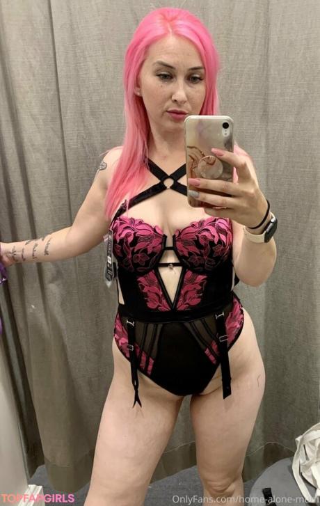 Home-alone-mum nude leaked OnlyFans photo #16