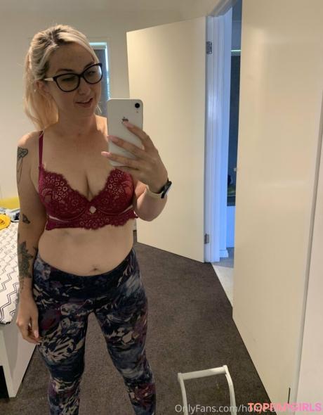Home-alone-mum nude leaked OnlyFans photo #183