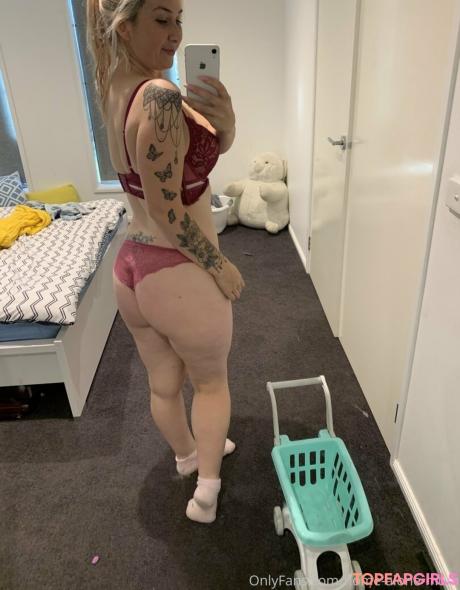 Home-alone-mum nude leaked OnlyFans photo #184