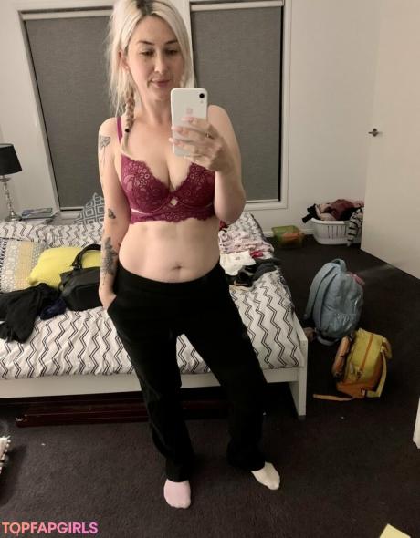 Home-alone-mum nude leaked OnlyFans photo #200