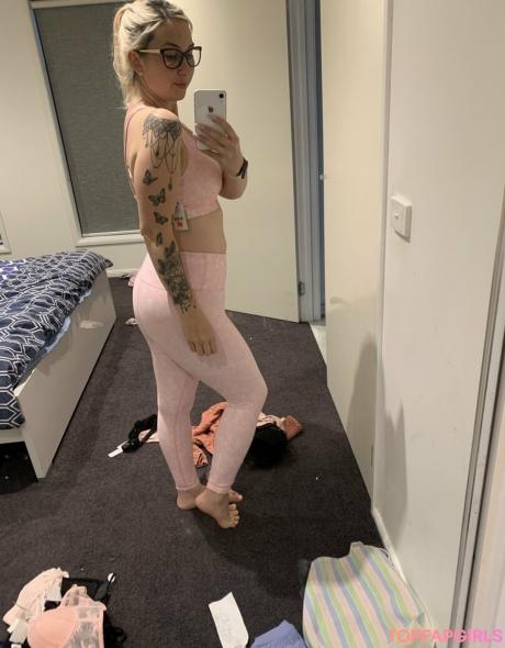 Home-alone-mum nude leaked OnlyFans photo #207
