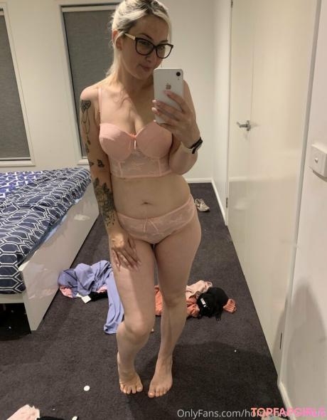 Home-alone-mum nude leaked OnlyFans photo #208