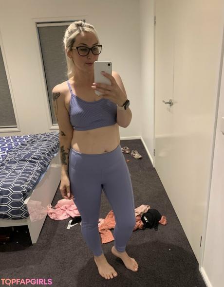 Home-alone-mum nude leaked OnlyFans photo #209