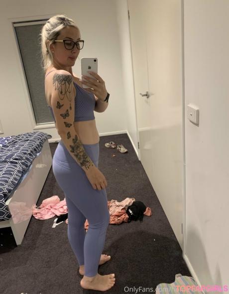 Home-alone-mum nude leaked OnlyFans photo #211