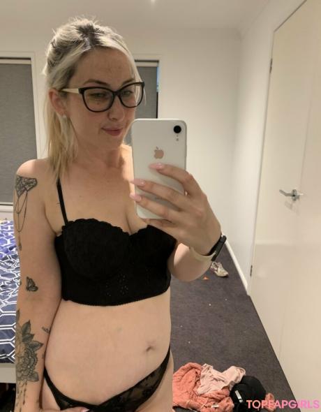 Home-alone-mum nude leaked OnlyFans photo #213