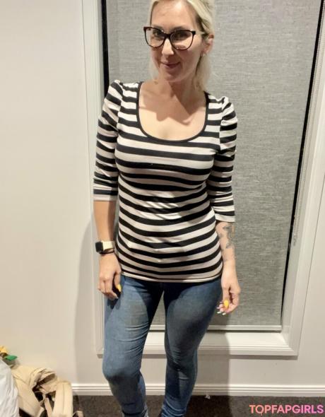 Home-alone-mum nude leaked OnlyFans photo #225