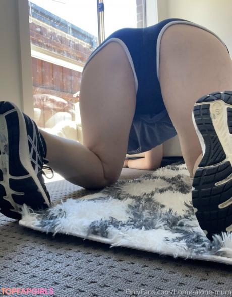 Home-alone-mum nude leaked OnlyFans photo #285