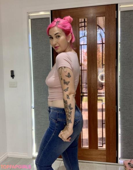 Home-alone-mum nude leaked OnlyFans photo #96