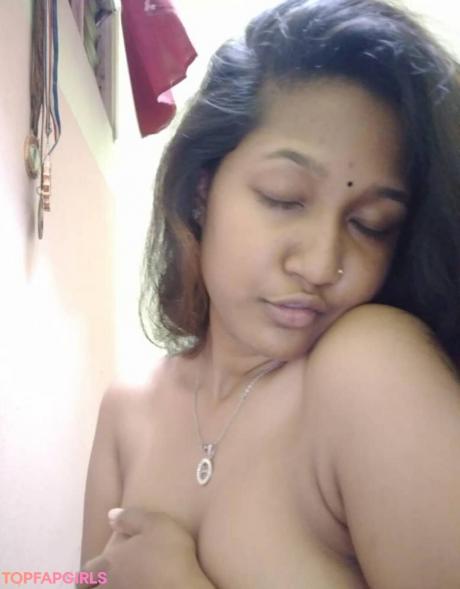 Indian nude leaked OnlyFans photo #38