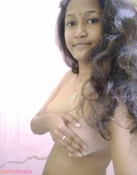 Indian nude leaked OnlyFans photo #75