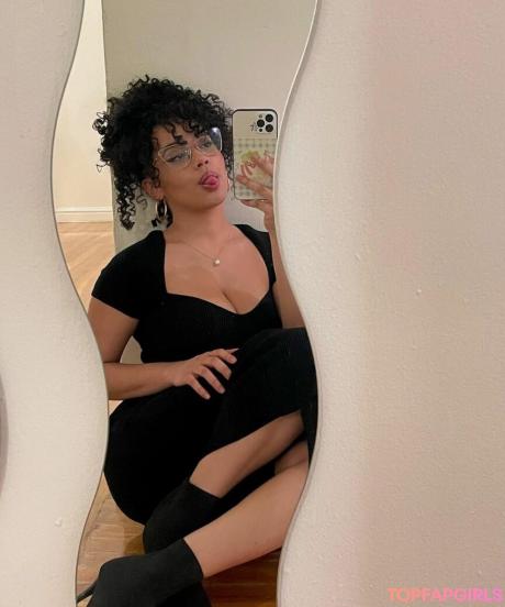 Itsqueennovaa nude leaked OnlyFans photo #35