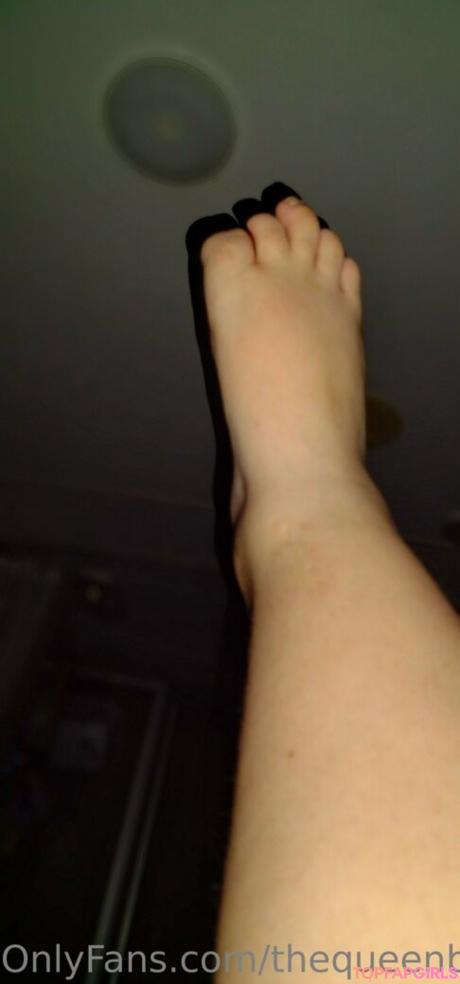 Thequeenbee69 nude leaked OnlyFans photo #15