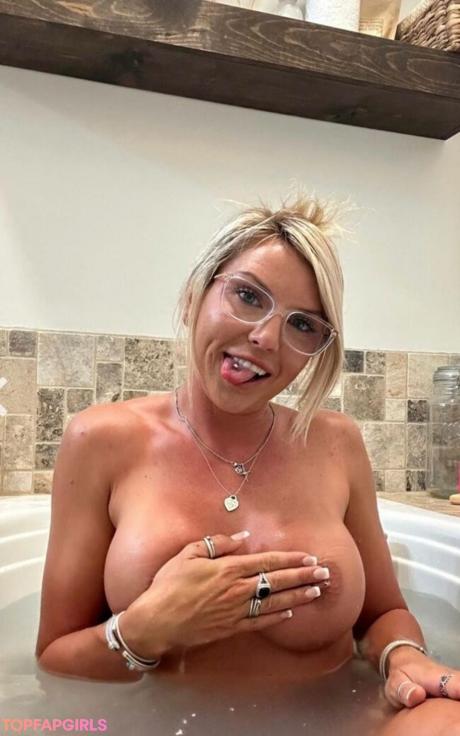 Sophie nude leaked OnlyFans photo #33