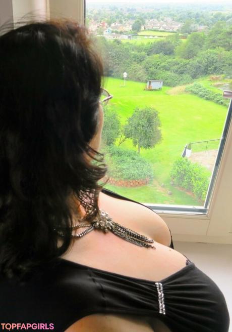 Maturebustymom nude leaked OnlyFans photo #8
