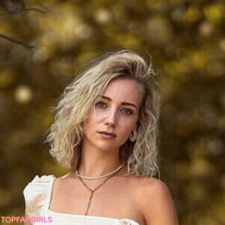 Sandra nude leaked OnlyFans photo #5