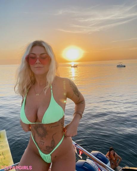 Taylor nude leaked OnlyFans photo #7