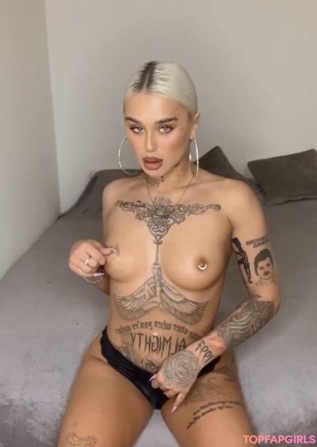 Amy nude leaked OnlyFans photo #3